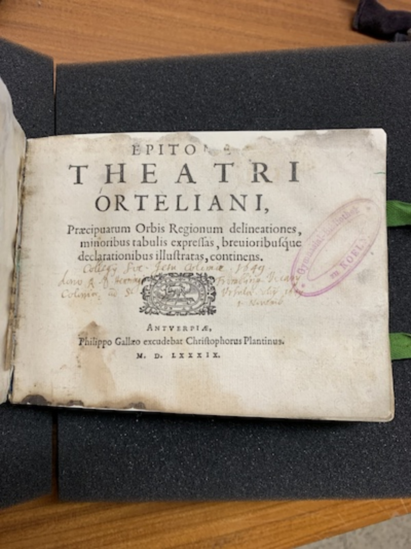 <b>Abraham Ortelius, Epitome Theatri Orteliani, 1589</b></br>Gymnasialbibliothek, GBXI42+B | Bildnachweis: Universitäts- und Stadtbibliothek Köln