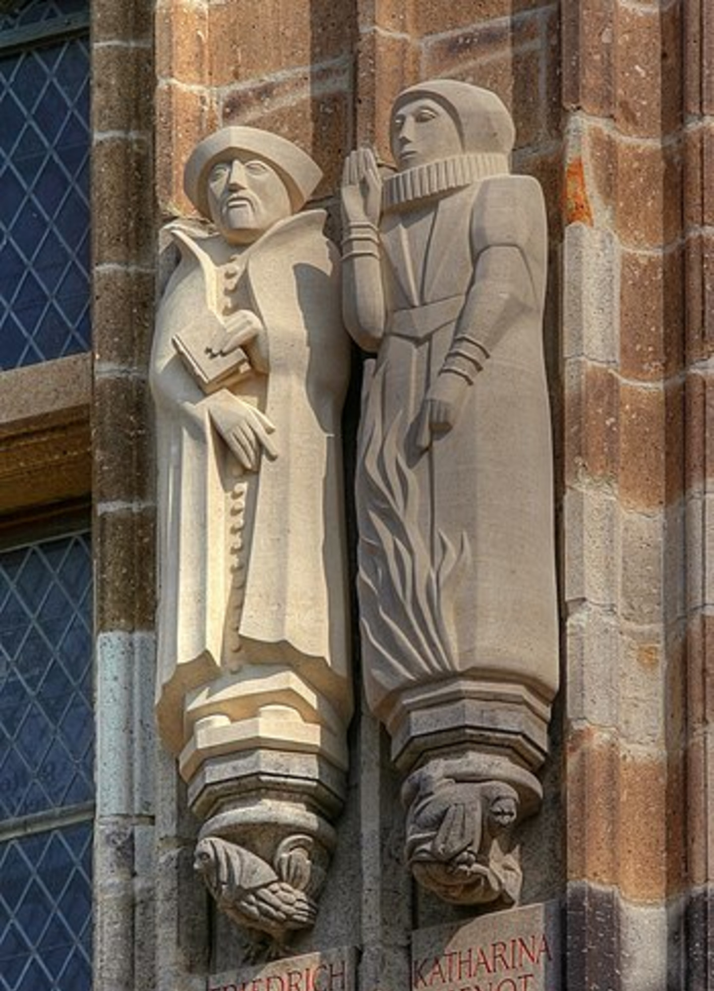 <b>Figuren am Kölner Ratsturm</b></br>Bildnachweis: © Raimond Spekking / CC BY-SA 4.0 (via Wikimedia Commons)